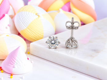 Diamond sparkles - Natural Diamond Studs